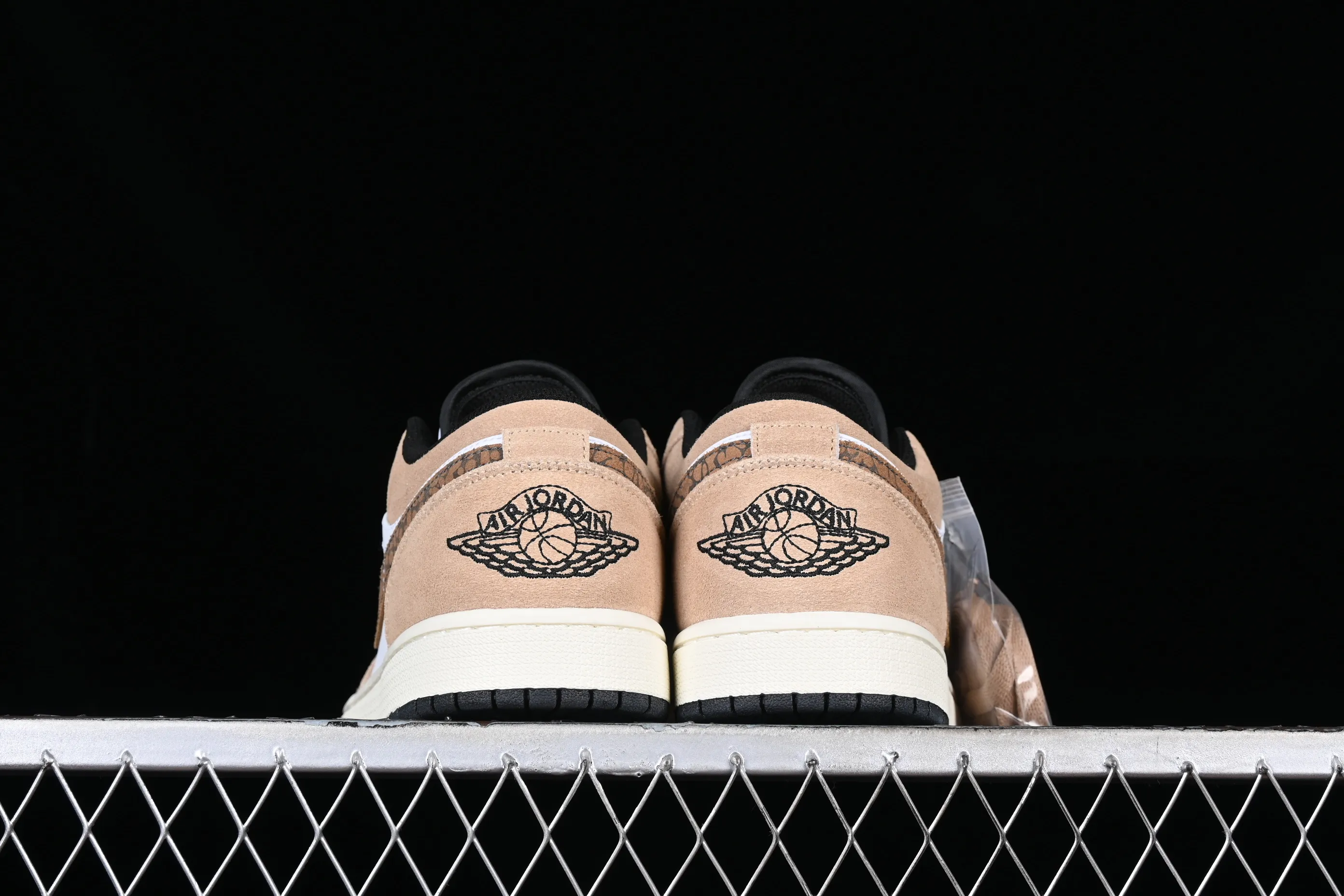 All categories Air Jordan Jordan series basketball shoes Air Jordan 1 Low Air Jordan 1 Low AJ1 Joe 1 white and yellow burst pattern low-top cultural casual sneakers DZ4130-201
